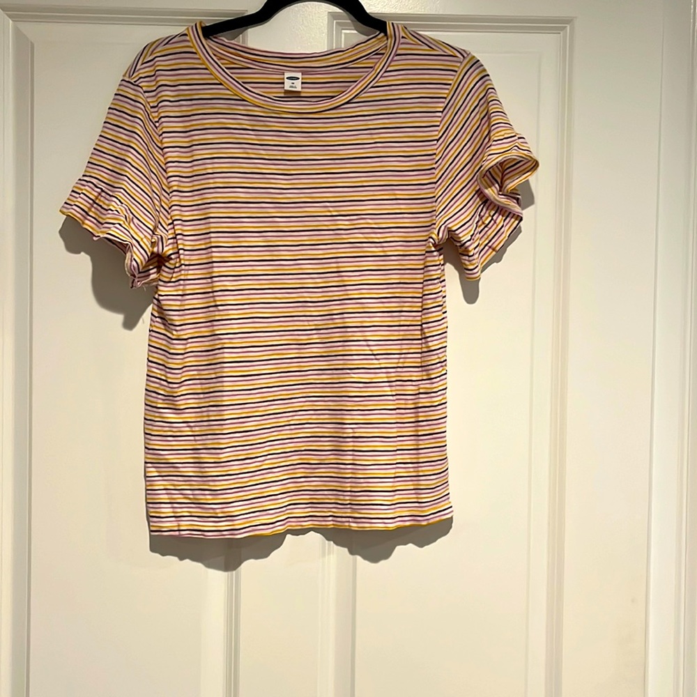 Women’s blouse with ruffled sleeves